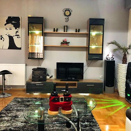 Apartments Near City Center Скопие Екстериор снимка