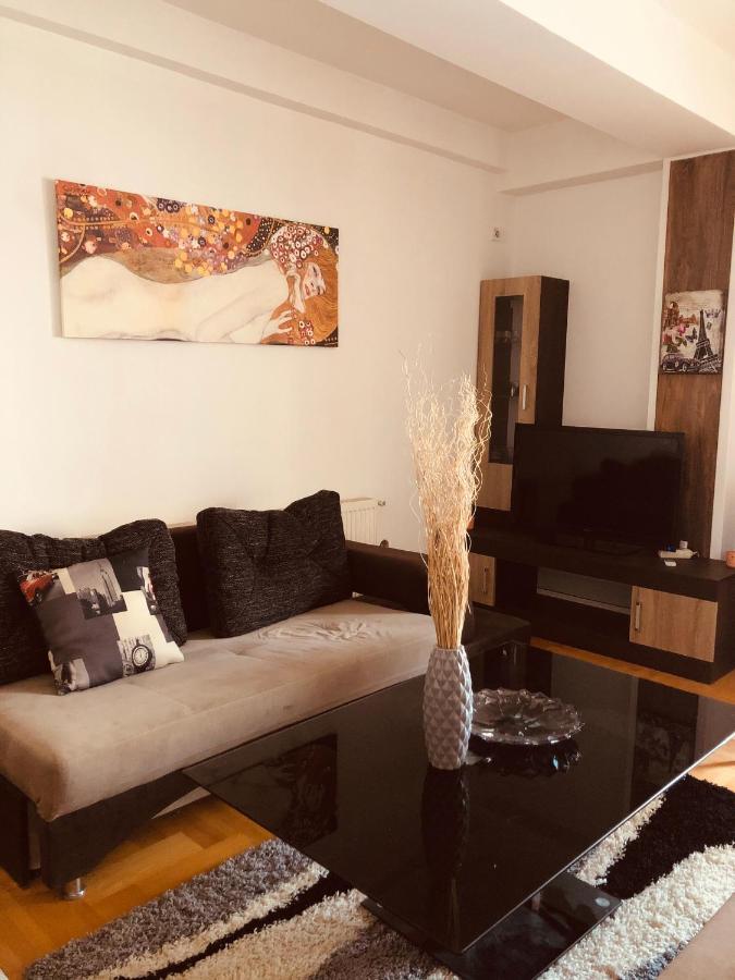 Apartments Near City Center Скопие Екстериор снимка
