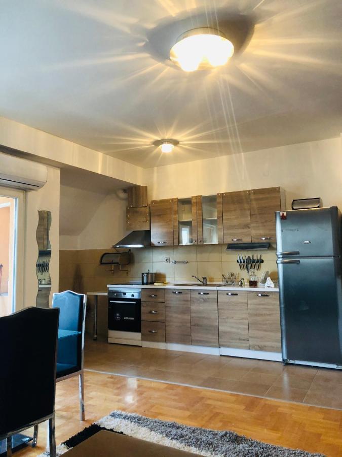 Apartments Near City Center Скопие Екстериор снимка