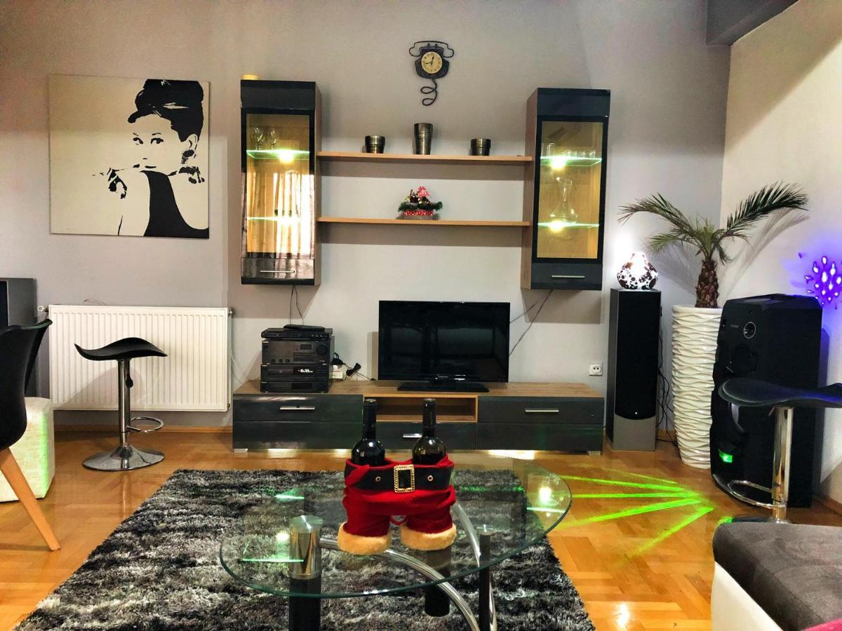 Apartments Near City Center Скопие Екстериор снимка