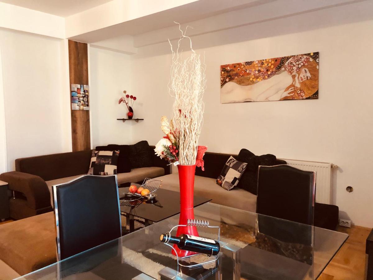 Apartments Near City Center Скопие Екстериор снимка