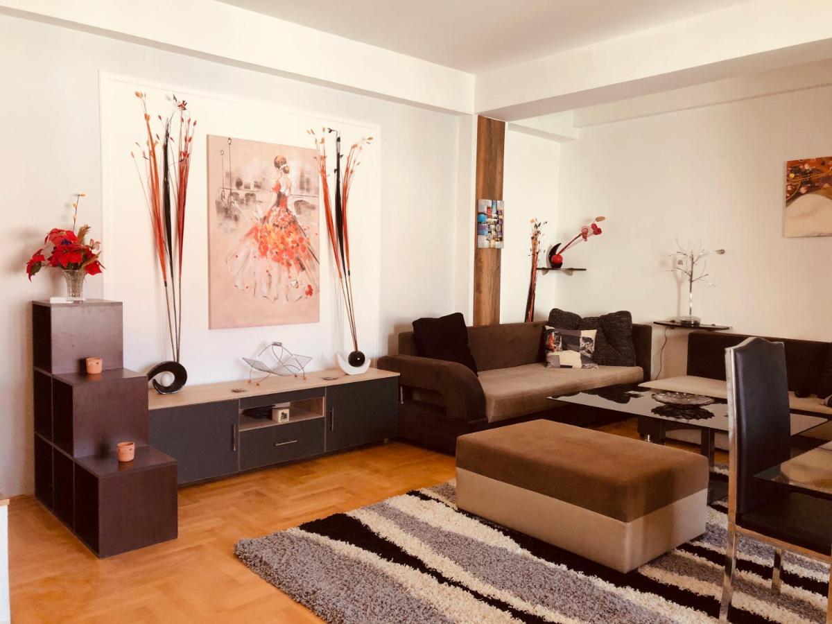 Apartments Near City Center Скопие Екстериор снимка