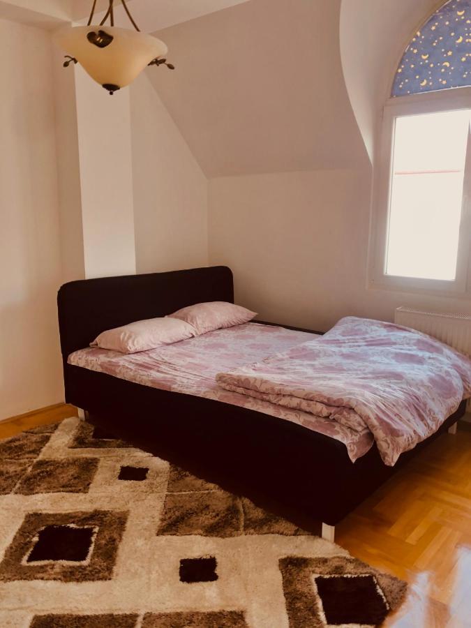 Apartments Near City Center Скопие Екстериор снимка