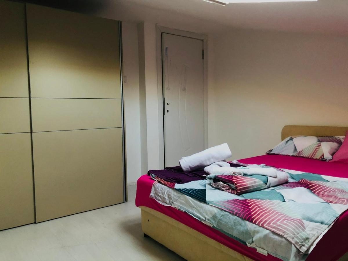 Apartments Near City Center Скопие Екстериор снимка