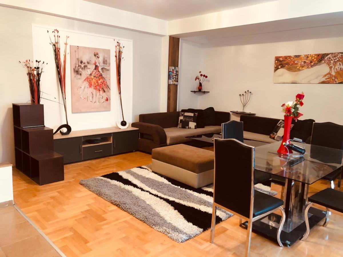 Apartments Near City Center Скопие Екстериор снимка